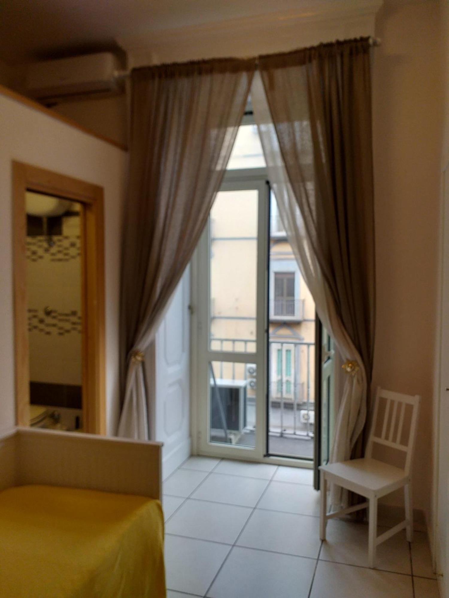 Beb Pantarei Bed & Breakfast Naples Room photo